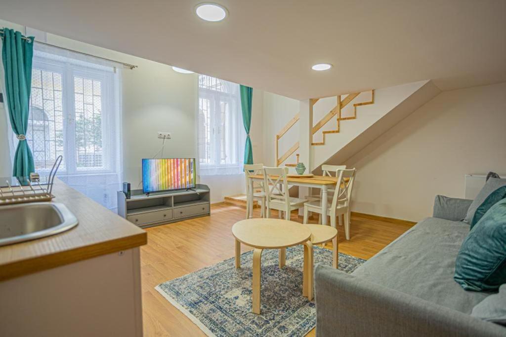 Boutique Apartment In Akacfa Street Budapest Extérieur photo